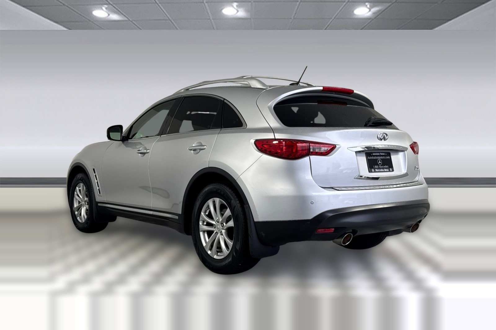 Used 2010 INFINITI FX35 AWD w/ Navigation Pkg image 3