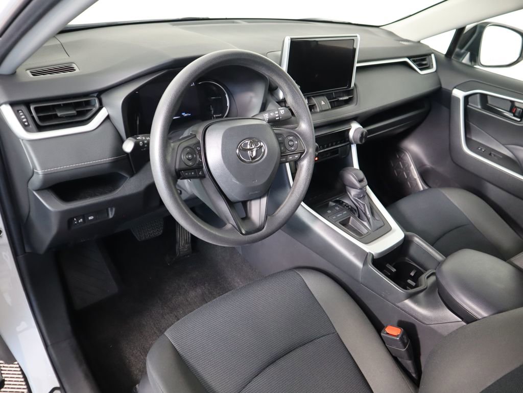 Used 2023 Toyota RAV4 LE image 9