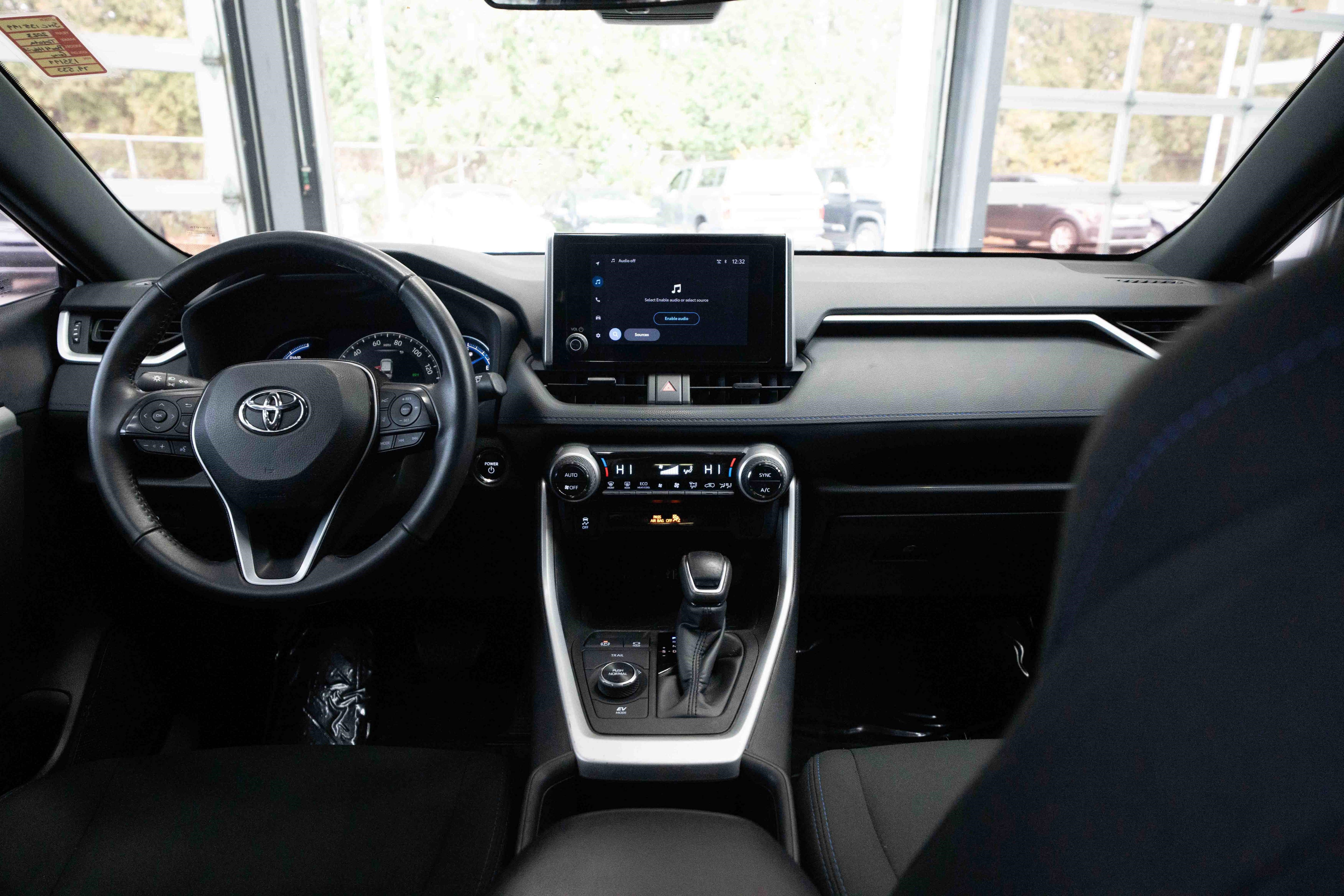 Used 2023 Toyota RAV4 SE image 20