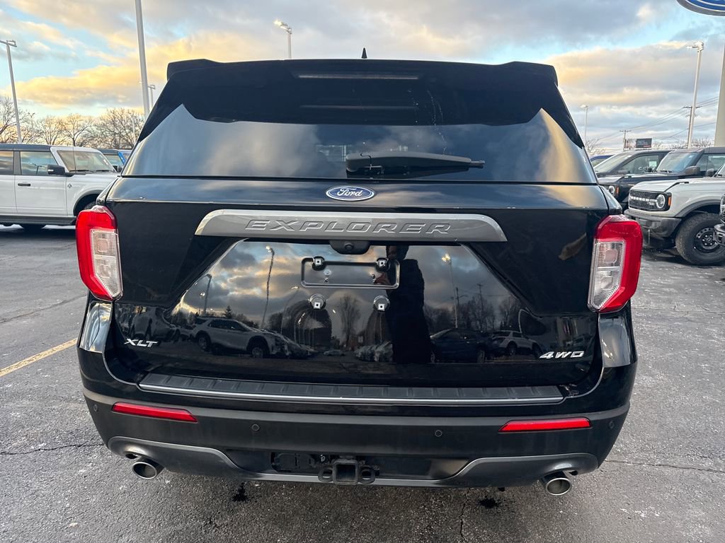 Used 2023 Ford Explorer XLT w/ Equipment Group 202A image 8