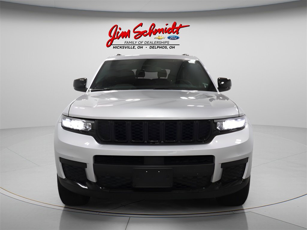 Used 2024 Jeep Grand Cherokee L Laredo image 3