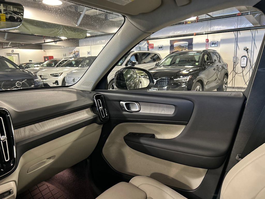Used 2023 Volvo XC40 B5 Plus w/ Driver Assist Package AWD/4WD image 25