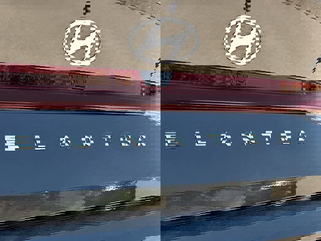 Used 2025 Hyundai Elantra Sport FWD image 30