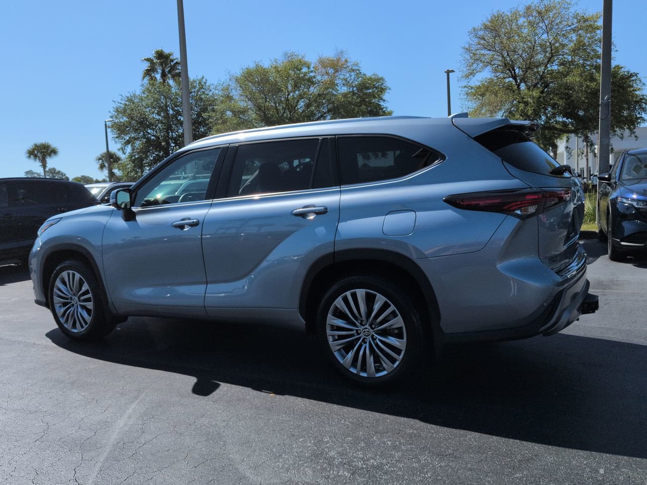 Used 2024 Toyota Highlander Platinum AWD/4WD image 6