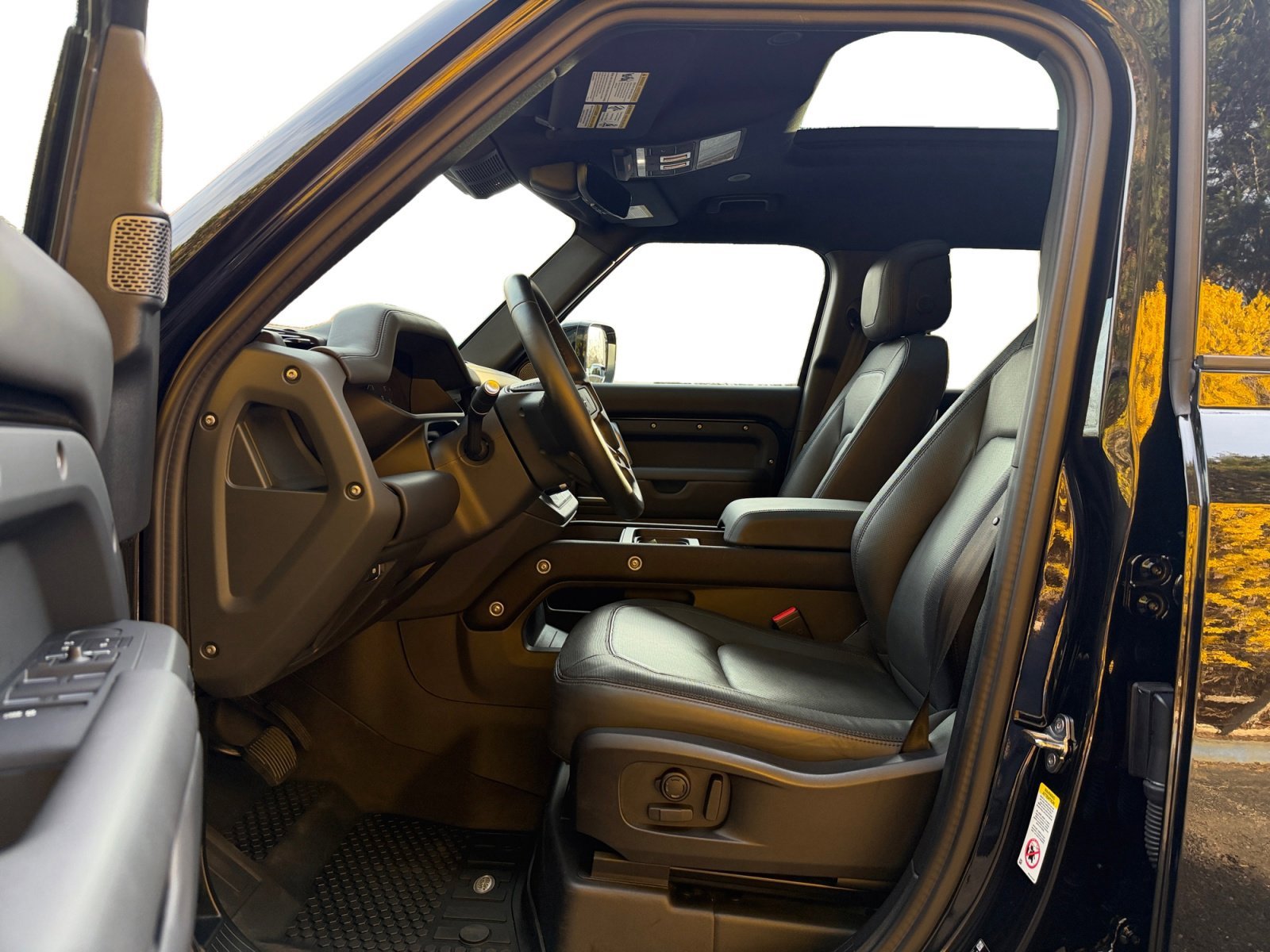 Certified 2024 Land Rover Defender 110 X-Dynamic SE image 10