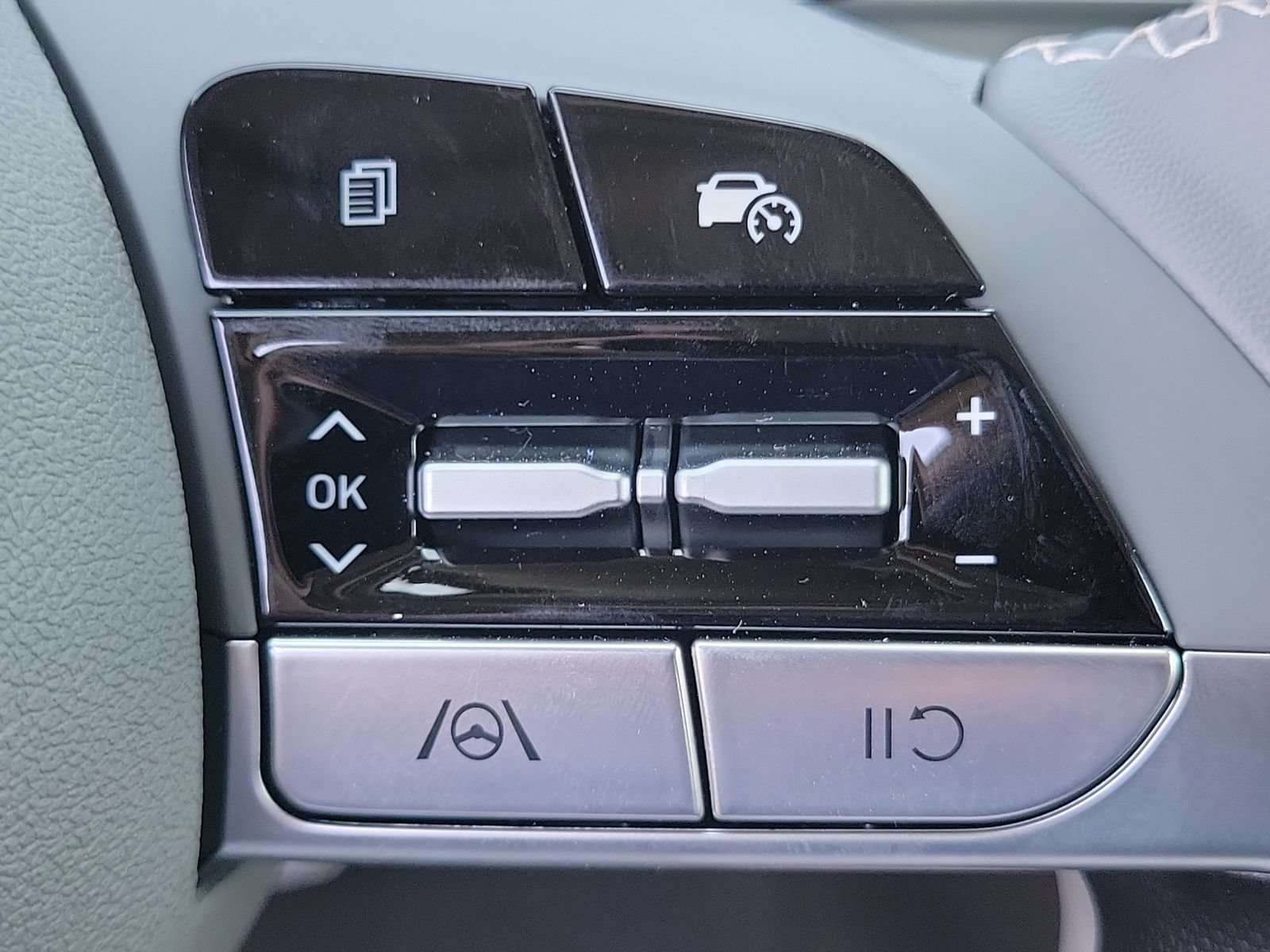 New 2026 Hyundai Elantra SEL FWD image 9