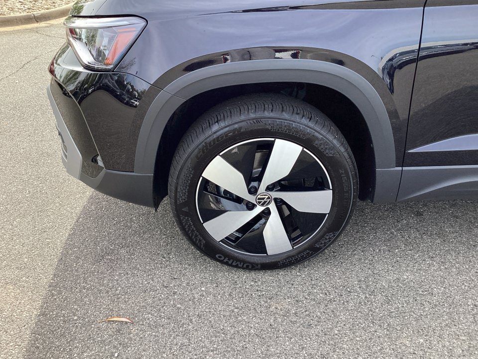 Certified 2025 Volkswagen Taos S AWD/4WD image 27
