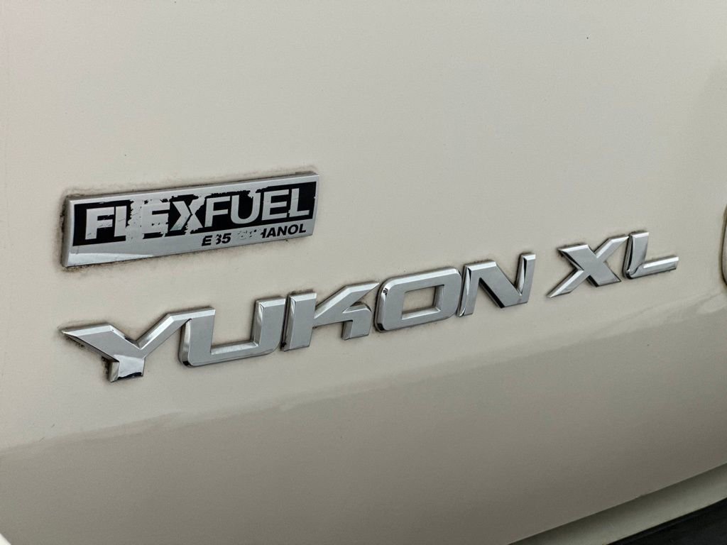 Used 2011 GMC Yukon XL Denali image 27