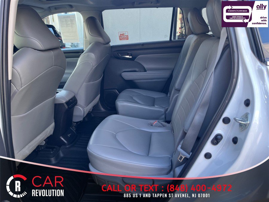 Used 2022 Toyota Highlander XLE AWD/4WD image 22