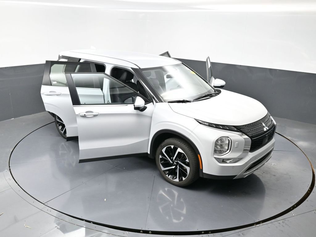 Used 2024 Mitsubishi Outlander SE image 60