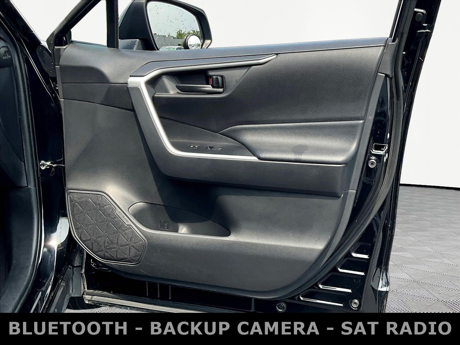 Used 2020 Toyota RAV4 LE AWD/4WD image 29