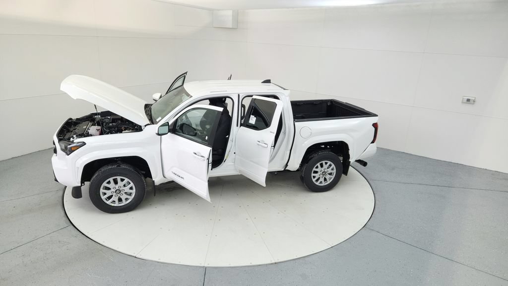 Certified 2024 Toyota Tacoma SR5 AWD/4WD image 18