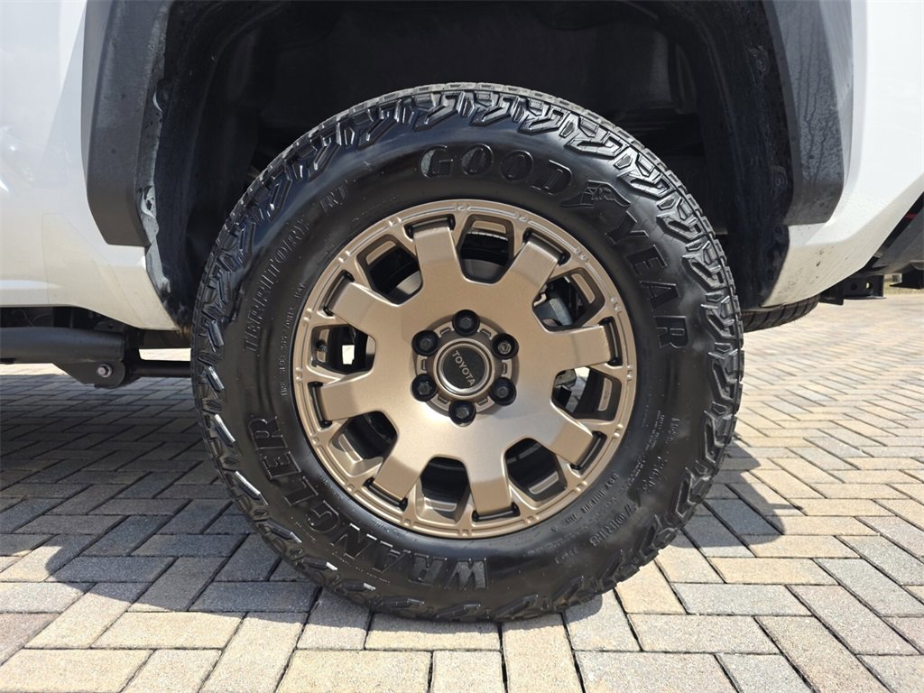 Certified 2025 Toyota Tacoma Trailhunter image 19