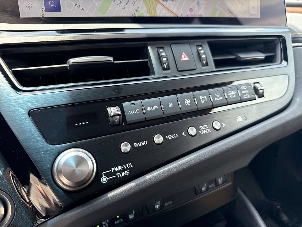 Used 2025 Lexus ES 300h w/ Premium Package FWD image 25