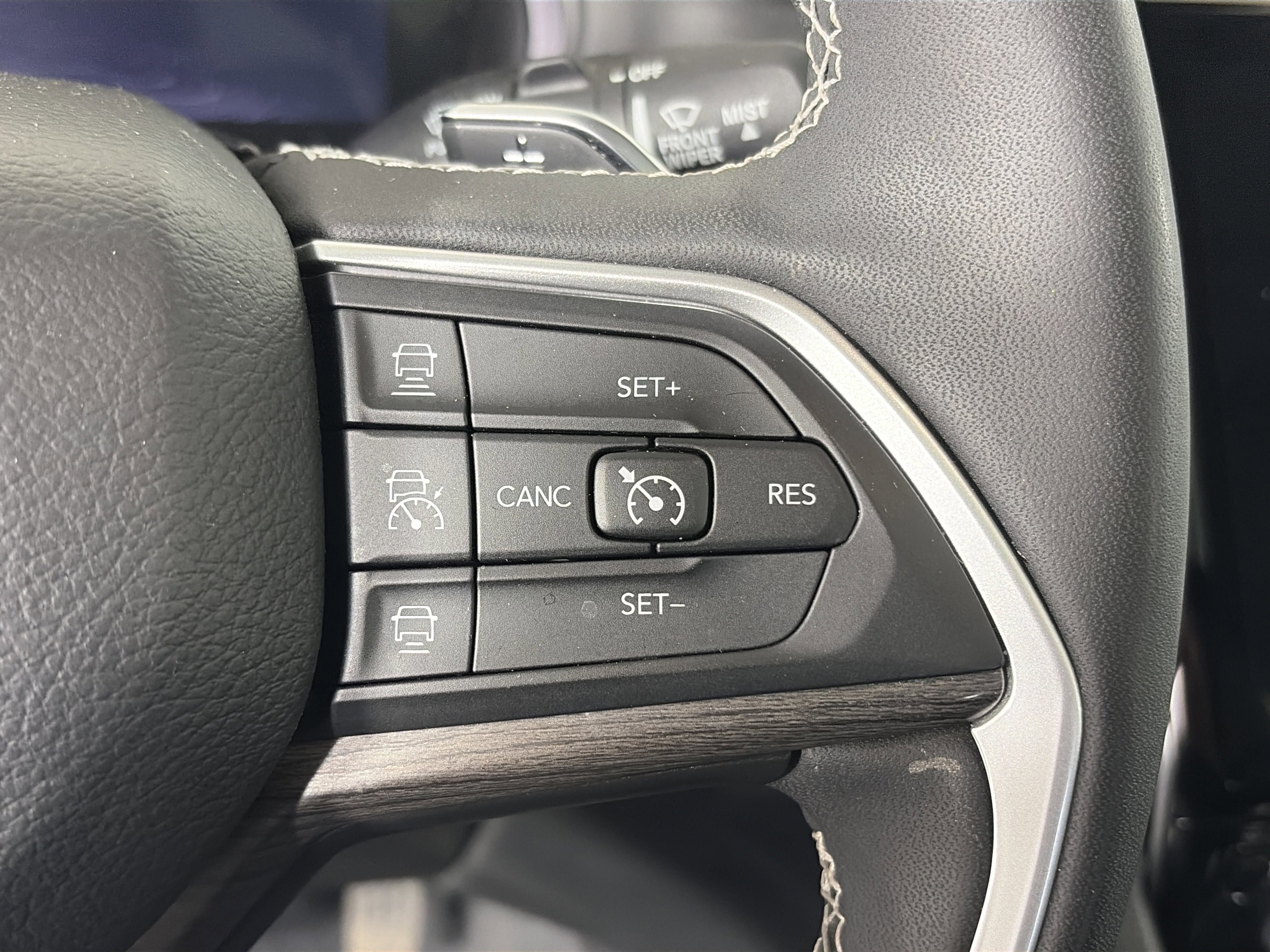 Used 2023 Jeep Grand Cherokee L Limited w/ Trailer Tow Group (B) image 37