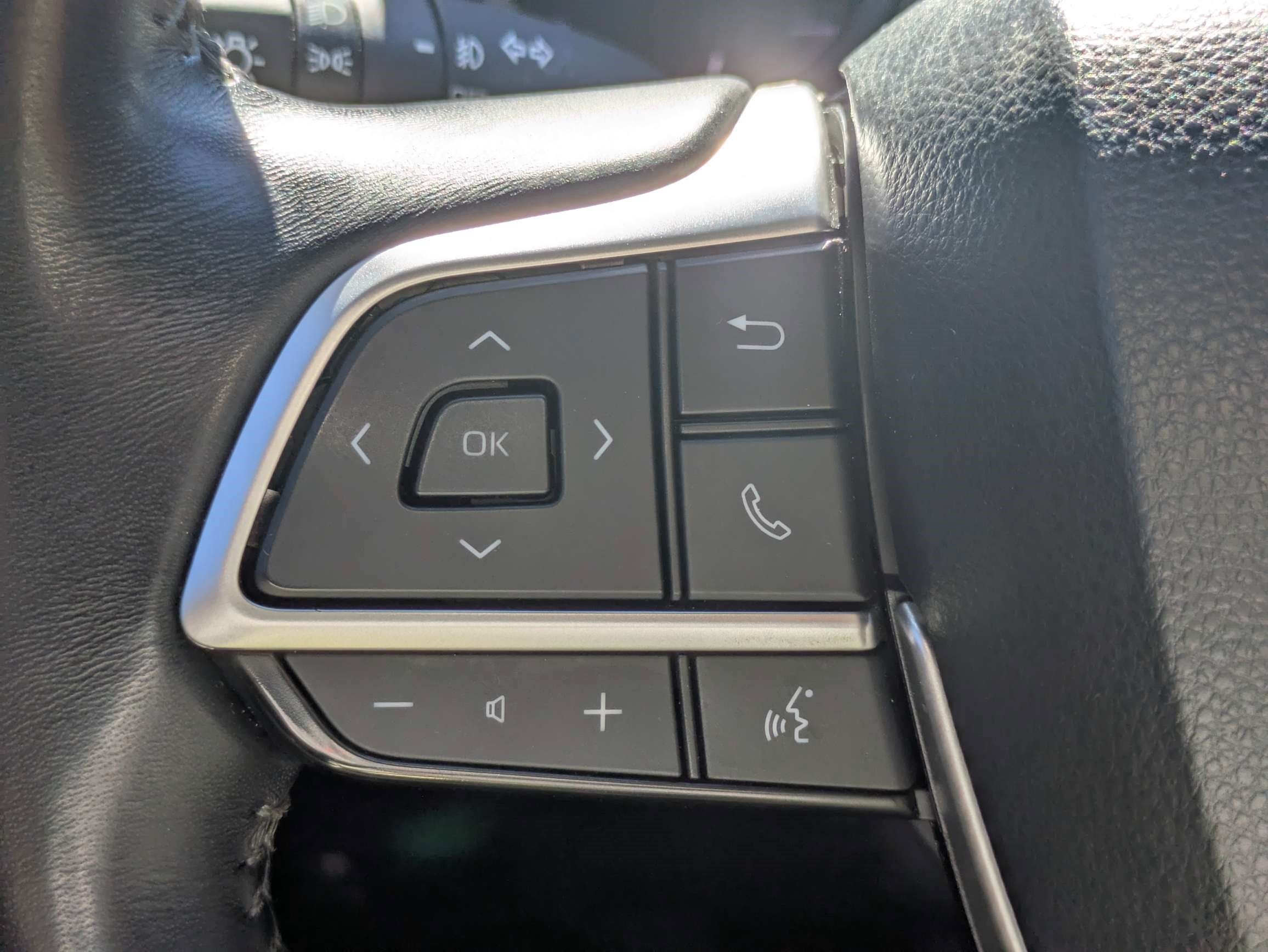 Used 2023 Toyota Highlander XLE FWD image 32