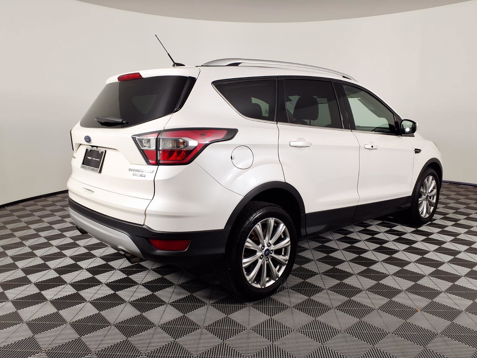 Used 2017 Ford Escape Titanium image 4
