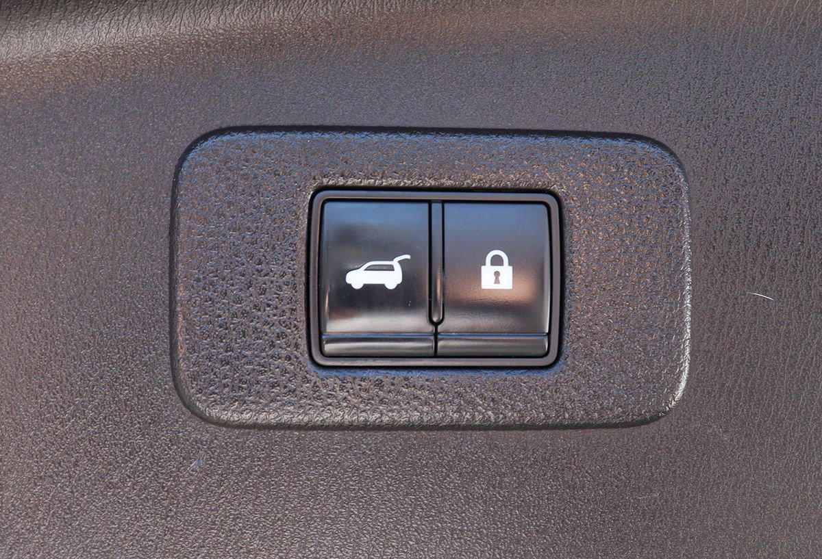 Used 2021 Nissan Armada SV w/ SV Appearance Package RWD image 23