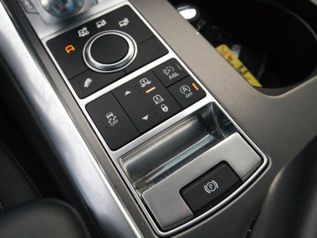 Used 2016 Land Rover Range Rover Sport SE image 26