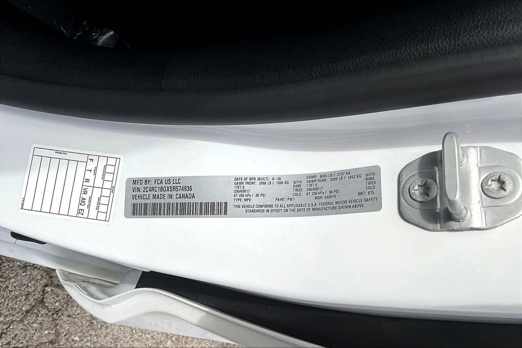 Used 2025 Chrysler Pacifica Select image 19