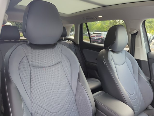 New 2026 Volkswagen Tiguan SE FWD image 29