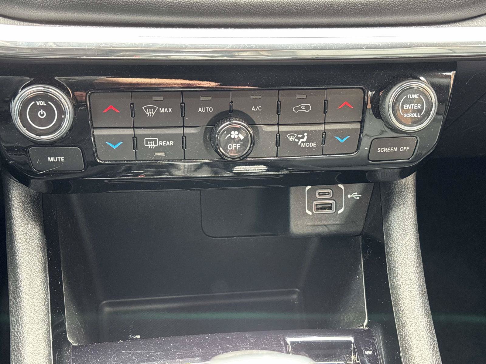 Used 2022 Jeep Compass Limited AWD/4WD image 23