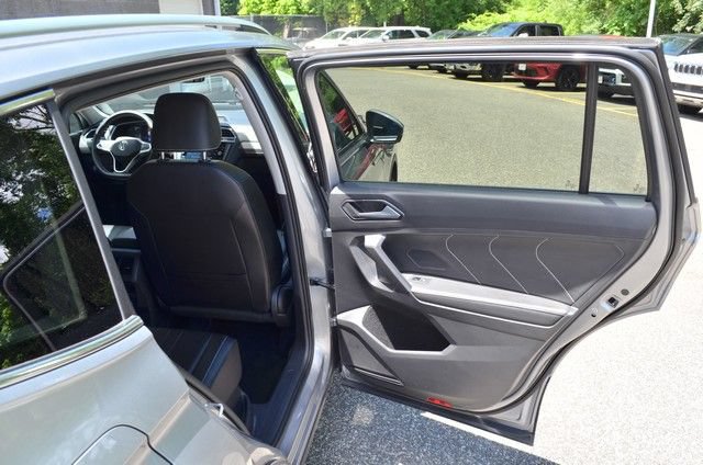Used 2024 Volkswagen Tiguan SE AWD/4WD image 34