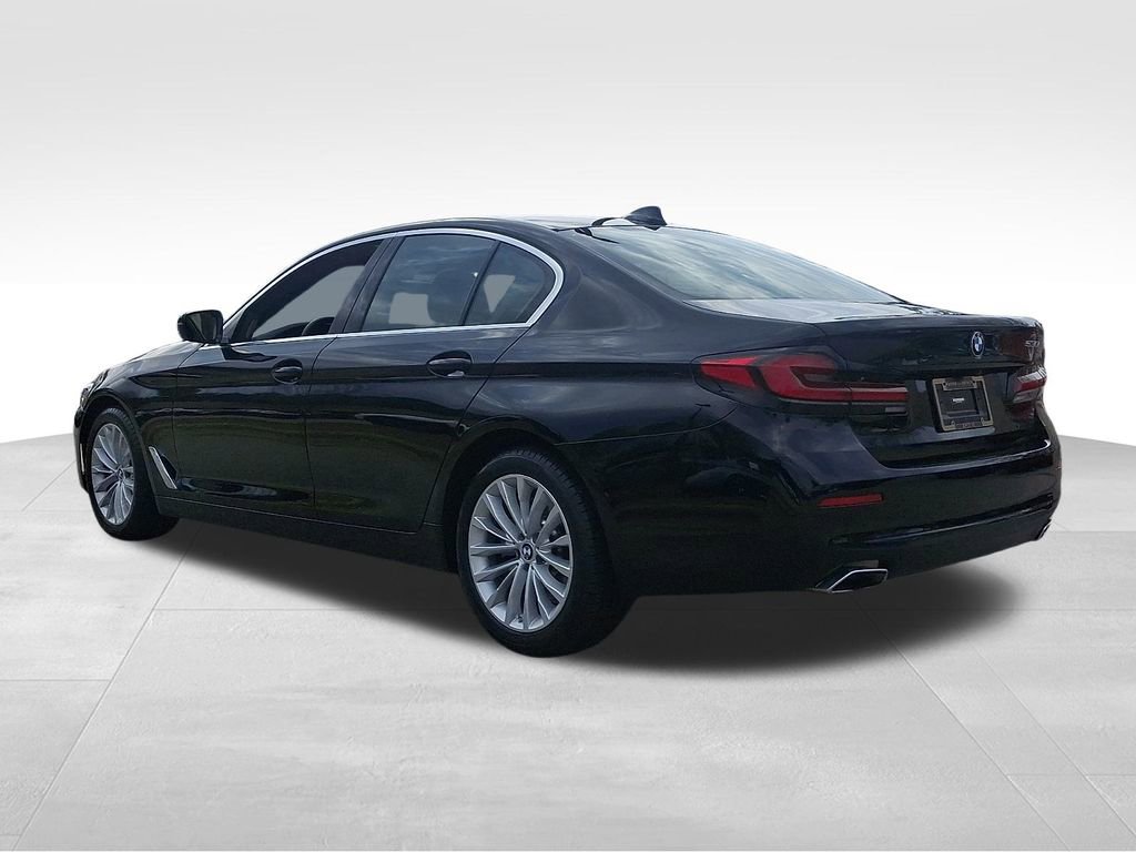 Used 2023 BMW 530i w/ Premium Package image 4