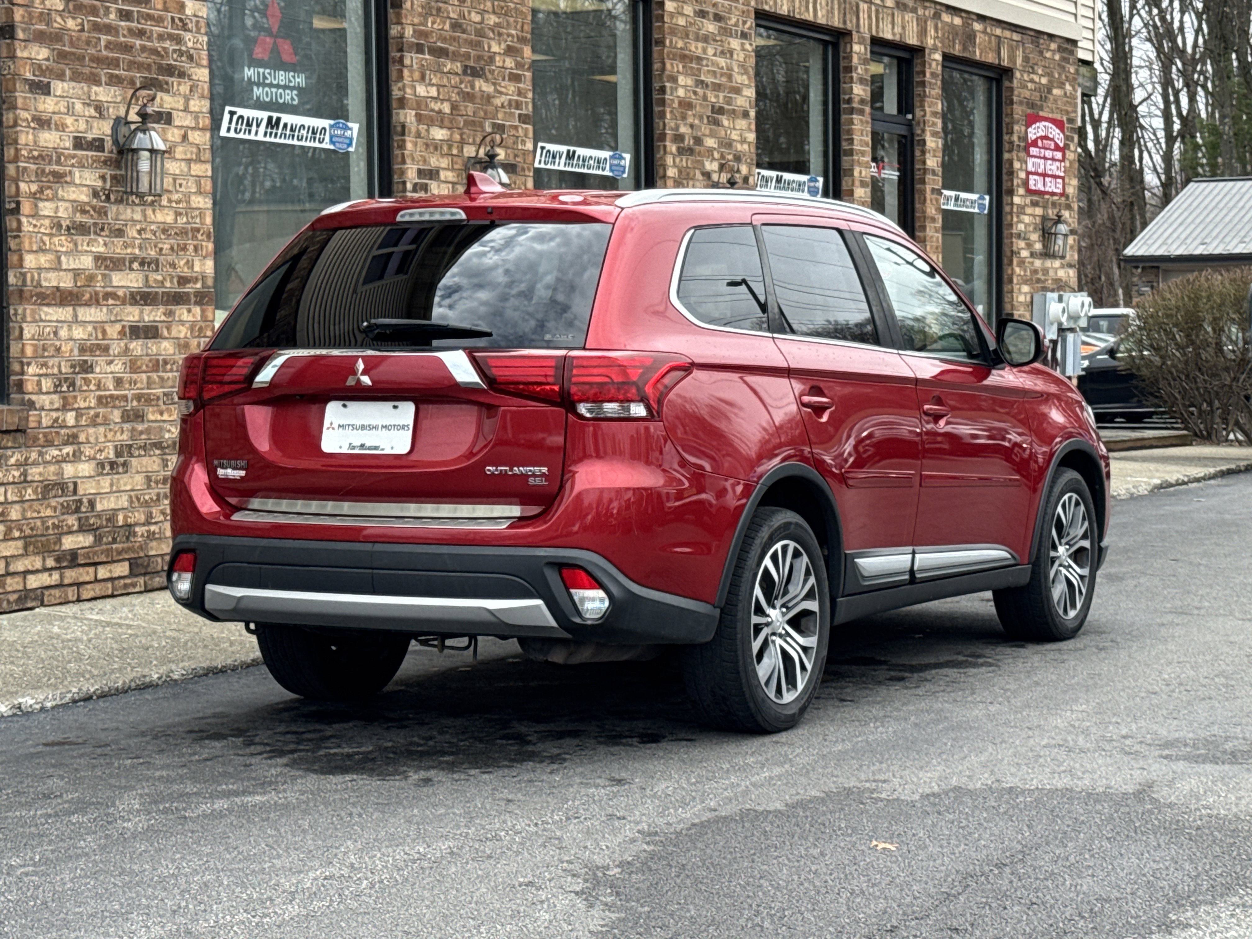 Used 2017 Mitsubishi Outlander SEL image 5