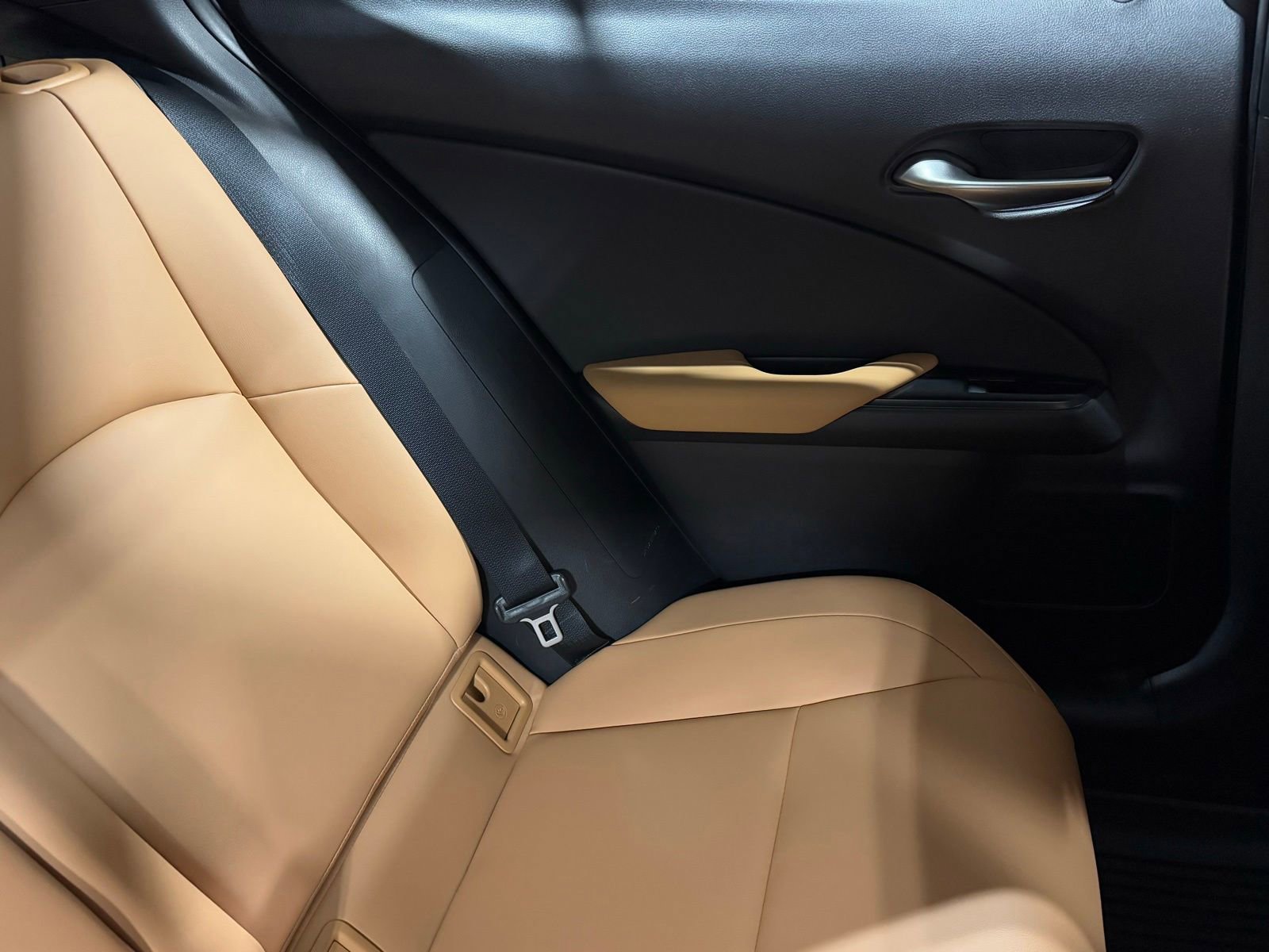 Used 2025 Lexus UX 300h AWD image 34