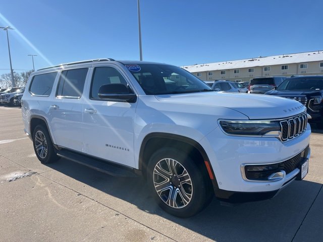 Used 2024 Jeep Wagoneer L Series II w/ Flexible Seating Group image 1