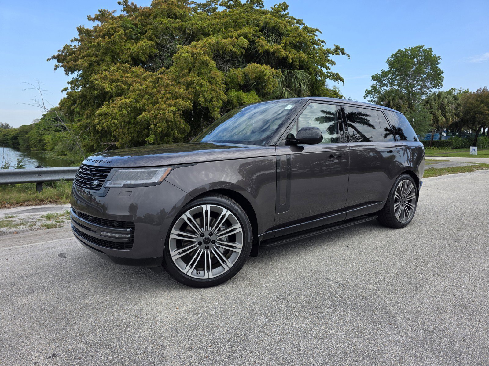 New 2026 Land Rover Range Rover Long Wheelbase SE AWD/4WD image 1