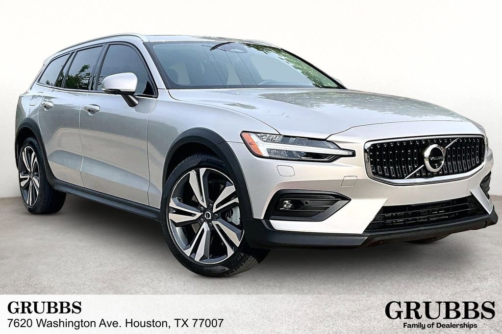 Used 2025 Volvo V60 B5 Cross Country Plus