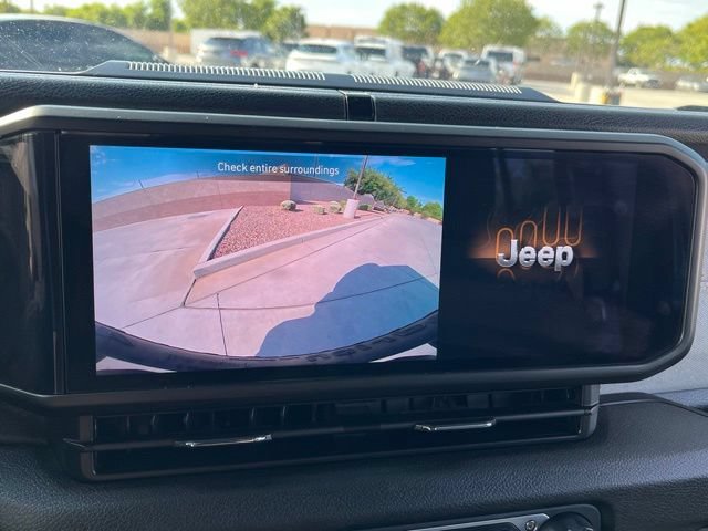 Used 2024 Jeep Wrangler Unlimited AWD/4WD image 17