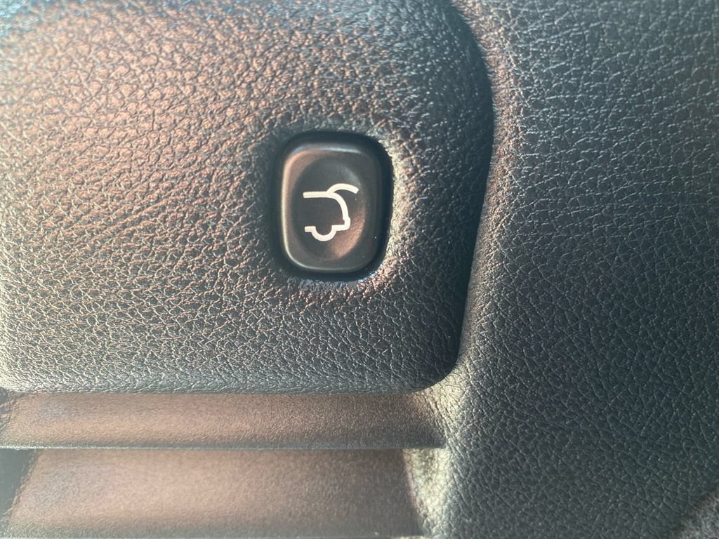 Certified 2016 Jeep Grand Cherokee Overland AWD/4WD image 35