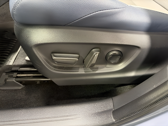 Certified 2023 Subaru Solterra AWD image 13