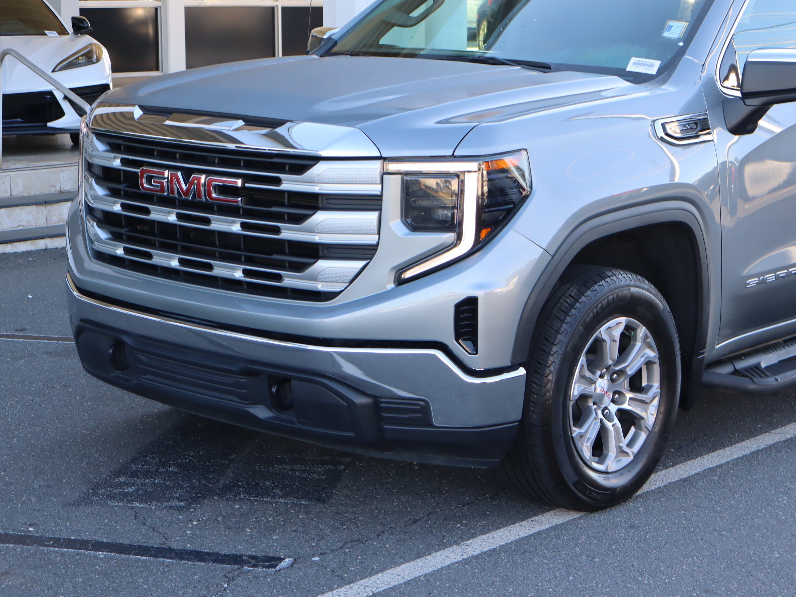 Used 2025 GMC Sierra 1500 SLE w/ Preferred Package AWD/4WD image 6