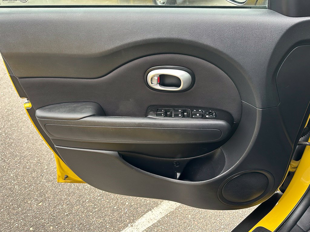 Used 2015 Kia Soul + FWD image 17