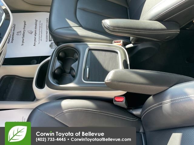 Used 2024 Chrysler Pacifica Touring-L image 13