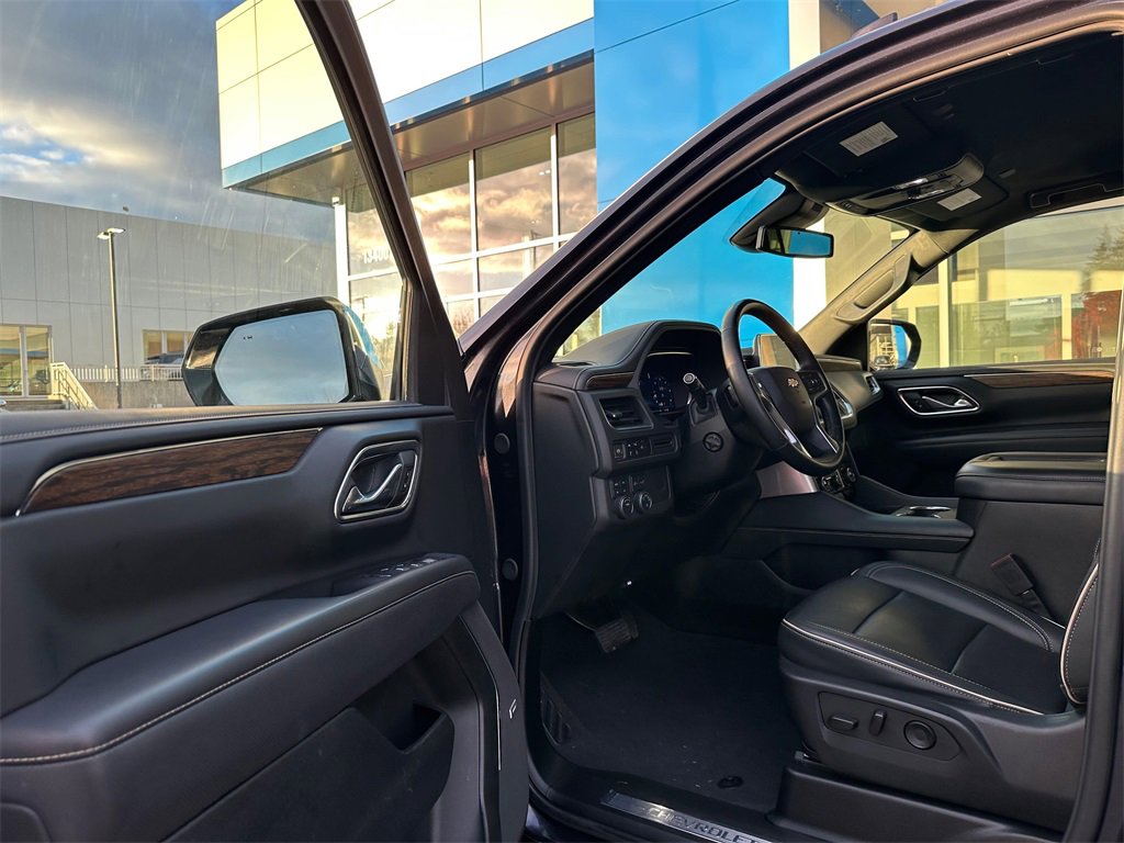 Used 2024 Chevrolet Suburban Premier image 21