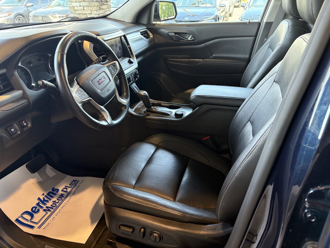 Used 2017 GMC Acadia SLT FWD image 2