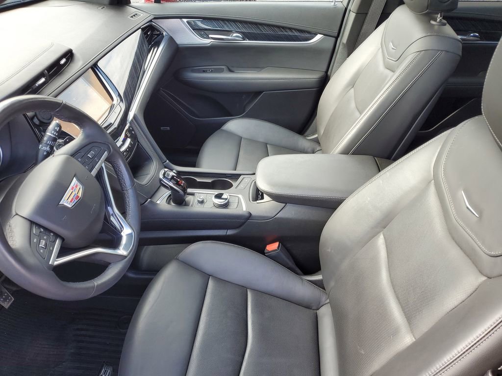 Used 2025 Cadillac XT6 Premium Luxury w/ LPO, Floor Liner Package AWD/4WD image 5