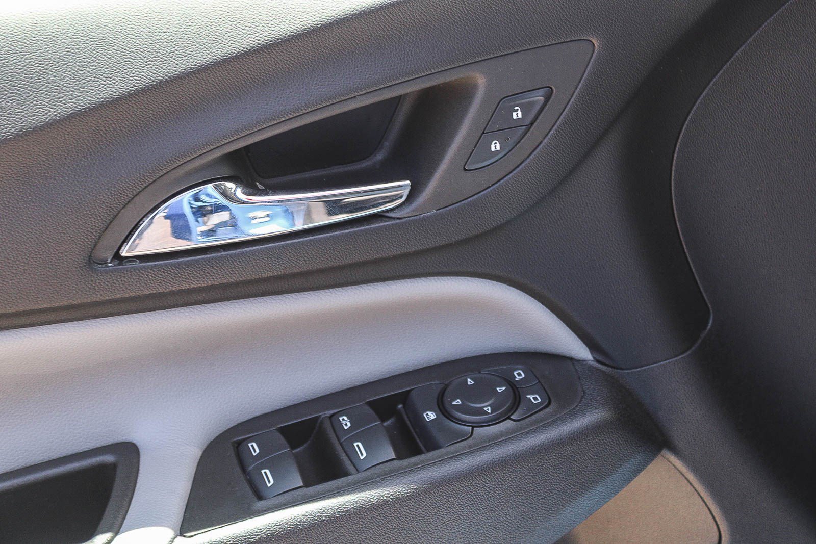 Used 2024 Chevrolet Equinox LS w/ LS Convenience Package FWD image 23