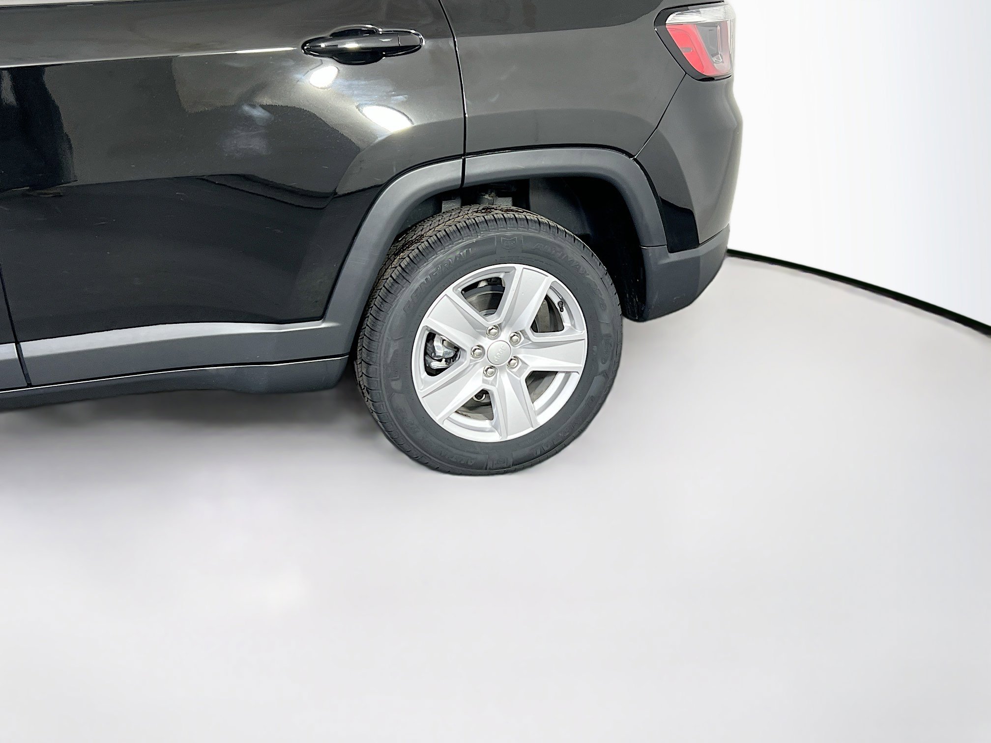 Used 2022 Jeep Compass Latitude image 28