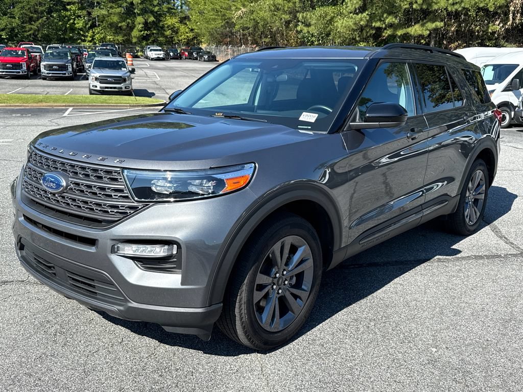Used 2024 Ford Explorer XLT w/ Equipment Group 202A AWD/4WD image 3