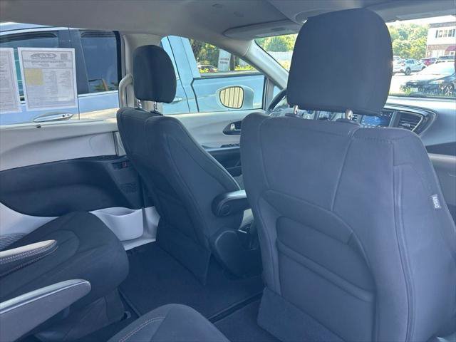 Certified 2020 Chrysler Pacifica Touring FWD image 37
