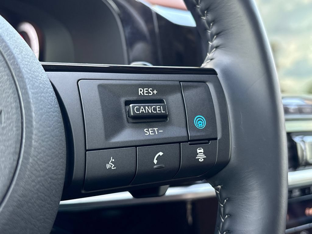 Used 2025 Nissan Pathfinder Platinum FWD image 15