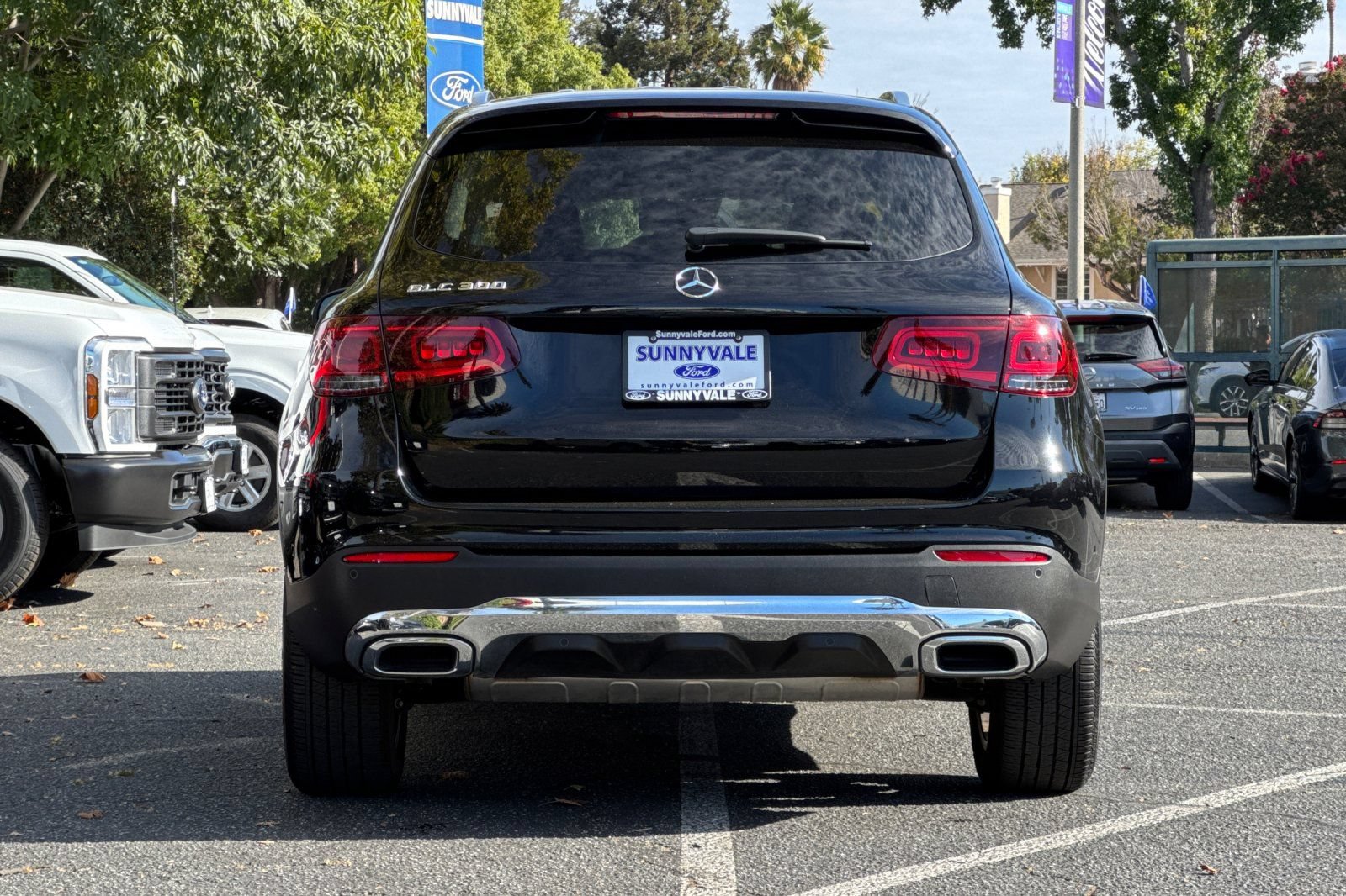 Used 2022 Mercedes-Benz GLC 300 w/ Premium Package Lite image 4