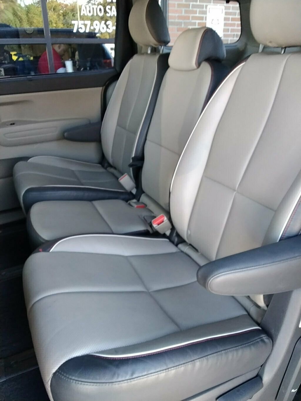 Used 2018 Kia Sedona LX w/ LX Essentials Premium Package image 9