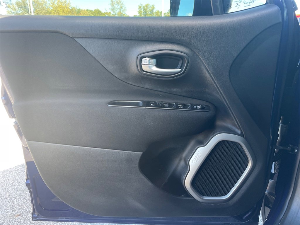 Used 2021 Jeep Renegade Latitude image 27